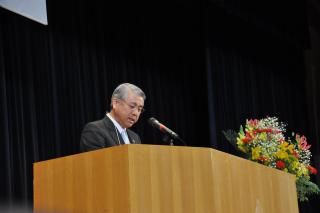 めぬまカップ開会式で大会会長挨拶をする市長