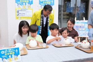市長と子どもたちが写っている写真