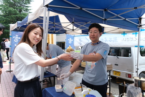 雪くま試食会の様子