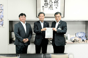 意見書提出の様子