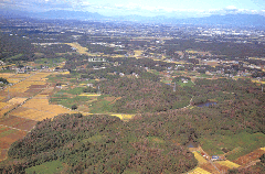 塩地区上空から赤城・妙義山を望む写真