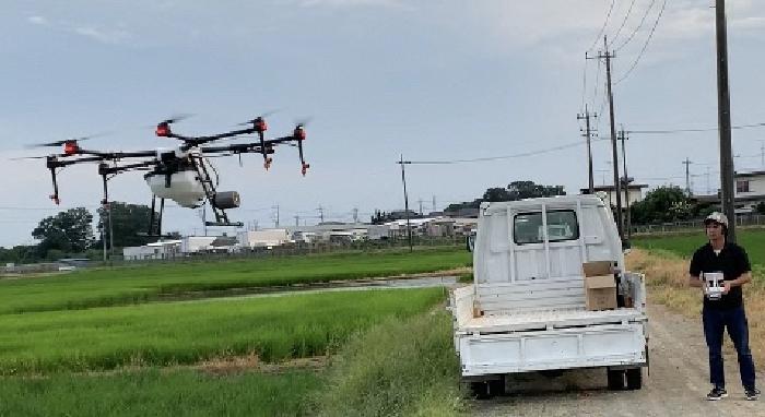 ドローン、離陸 !