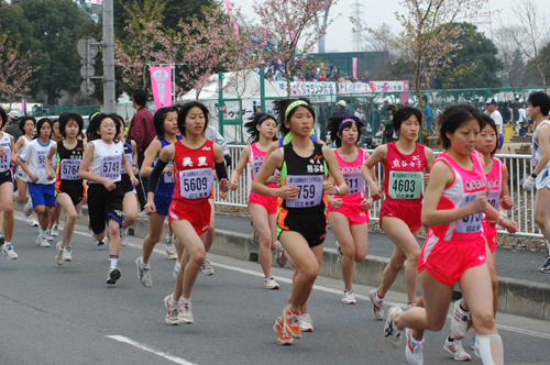 熊谷さくらマラソン大会スタート直後の様子