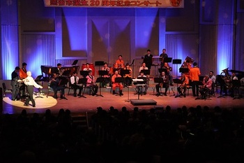 司会者内野さんによるシャンソン1