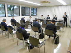 全体説明会の開催風景の写真