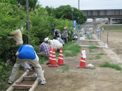 作業を行う市民の皆様1