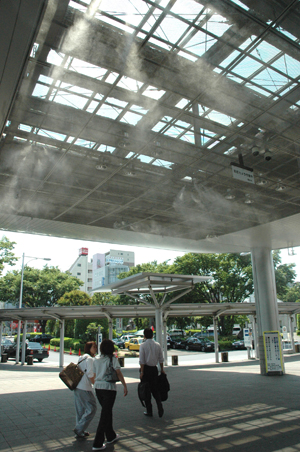 熊谷駅南口冷却ミストの写真