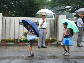 雨が降ってるから気をつけて