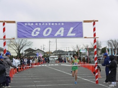 中学女子の部1位ゴール