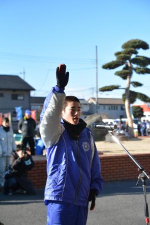 選手宣誓をする山崎颯太選手（妻沼東中）