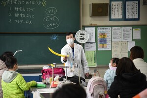 ウィークエンドサイエンスの活動の様子（佐谷田小）