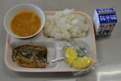 昼食で食べた学校給食