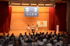 満員の会場の様子