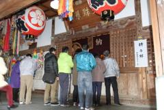 多くの人で賑わう文殊寺3