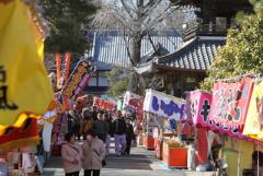 多くの人で賑わう文殊寺4