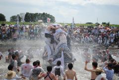 迫力たっぷりのあばれ神輿