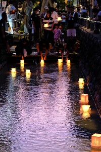 とうろう流しの写真