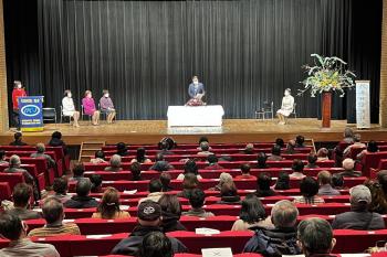 挨拶をする市長