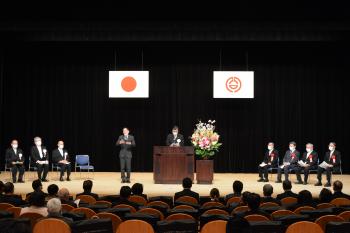 挨拶をする市長