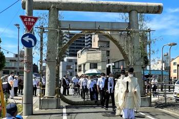 参列する市長