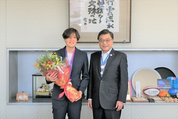 浅野菜摘選手と市長