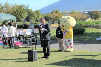 挨拶をする市長