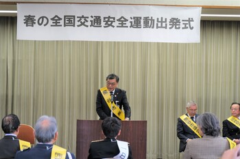挨拶をする市長