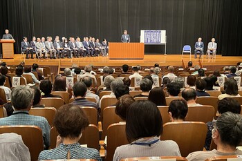 挨拶をする市長