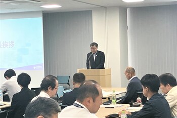 挨拶をする市長