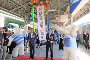 くす玉開花の様子