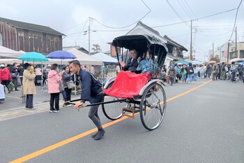 人力舎の体験をする市長