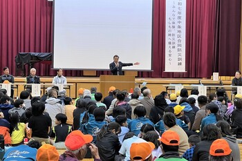 挨拶をする市長