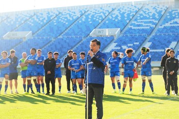 挨拶をする市長