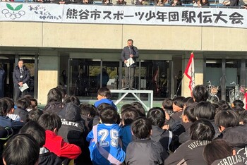 挨拶をする市長