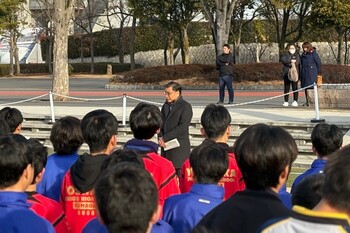 挨拶をする市長