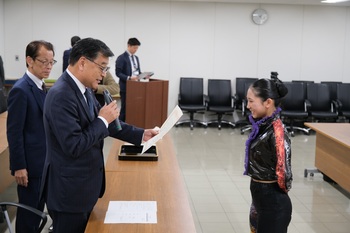 挨拶をする市長