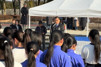 挨拶をする市長