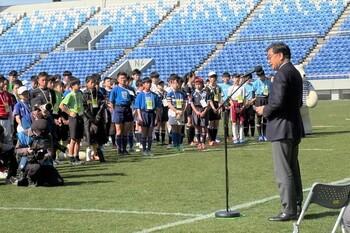 挨拶をする市長