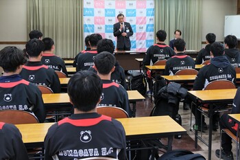 挨拶をする市長