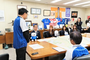 挨拶をする市長