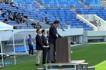 挨拶をする市長