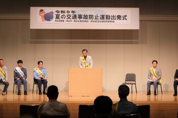 挨拶をする市長
