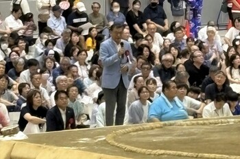挨拶をする市長