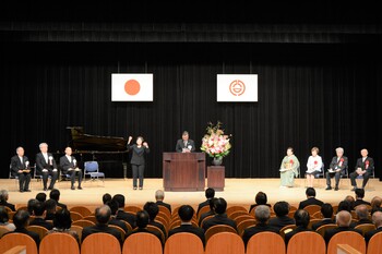 挨拶をする市長