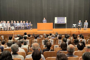 挨拶をする市長
