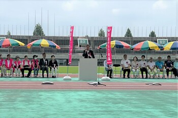 挨拶をする市長