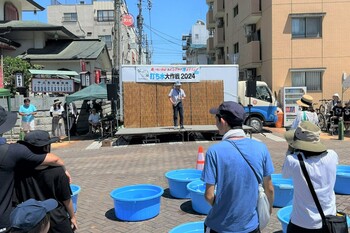 挨拶をする市長