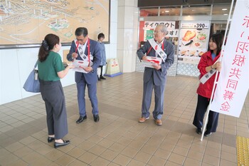 募金への協力を呼びかける市長1