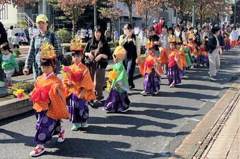 稚児行列の様子