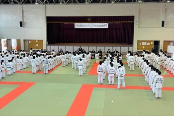 挨拶をする市長